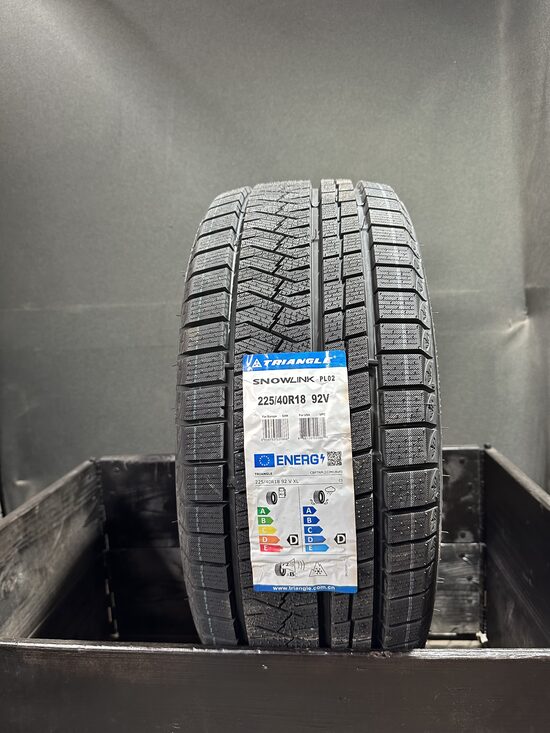 JAUNAS 225/40R18 Triangle PL02