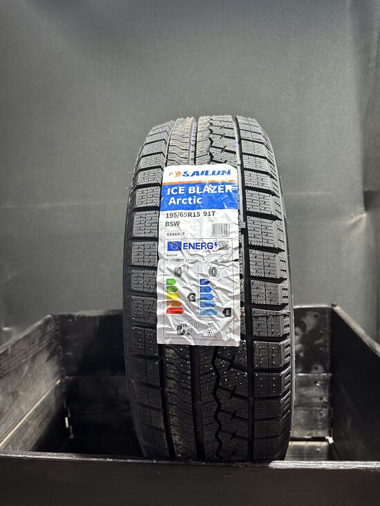 JAUNAS 195/65R15 Sailun Arctic