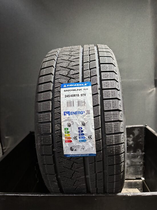 JAUNAS 245/40R18 Triangle PL02