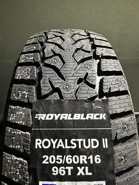 JAUNAS 205/60R16 Royalblack Stud2